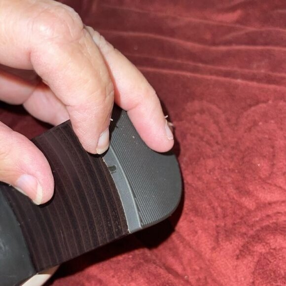 Liz Claiborne Women’s sz  11 M Cream‎ Morris Block Chunky Heel NWT w/gold tone - Picture 16 of 16